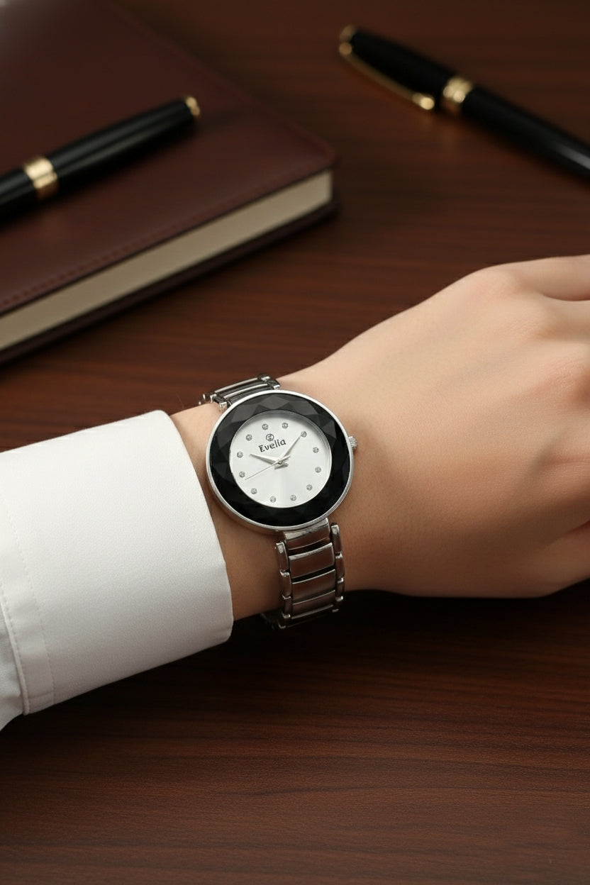 Evelia Elegant Women's Analog Watch - Premium Chain Edition